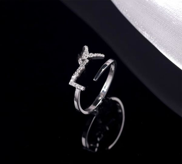 luxury designer ring with exquisite craftsmanship and personalized engagement jewelry silver wedding party couple gift ring suitable for fem
luxury designer ring with exquisite craftsmanship and personalized engagement jewelry silver wedding party couple gift ring suitable for fem