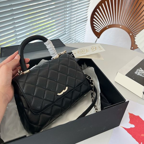 womens shoulder bag handle bag leather clamshell diamond hardware metal buckle luxury handbags caviar bags makeup case designer coin purse 1
womens shoulder bag handle bag leather clamshell diamond hardware metal buckle luxury handbags caviar bags makeup case designer coin purse 1