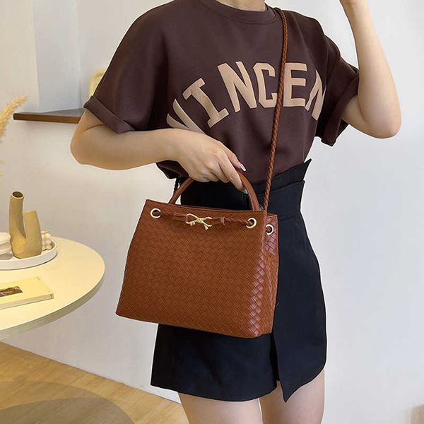 abottegas tote bag vneta jodie mini teen intrecciato designer fashion woven bag versatile lingge cowhide tote bag casual one shoulder hand
abottegas tote bag vneta jodie mini teen intrecciato designer fashion woven bag versatile lingge cowhide tote bag casual one shoulder hand