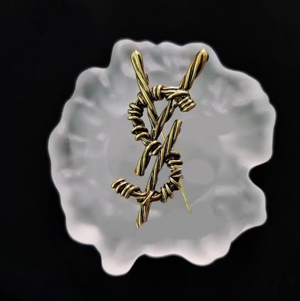 luxury designer letter brooches 18k gold plated inlay crystal rhinestone jewelry brooch fashion girls pearl wedding party cloth accessories, Gray
luxury designer letter brooches 18k gold plated inlay crystal rhinestone jewelry brooch fashion girls pearl wedding party cloth accessories, Gray