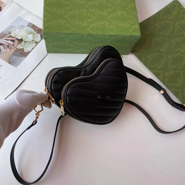 women's carrying bag made of cowhide love type casual fashion classic designer luxury one shoulder size 20-17-6.5cm
women's carrying bag made of cowhide love type casual fashion classic designer luxury one shoulder size 20-17-6.5cm