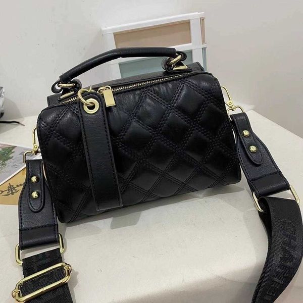 dinner bag versatile large capacity pillow bag with small fragrant wind lingge embroidery thread boston new fashion handheld one shoulder cr
dinner bag versatile large capacity pillow bag with small fragrant wind lingge embroidery thread boston new fashion handheld one shoulder cr