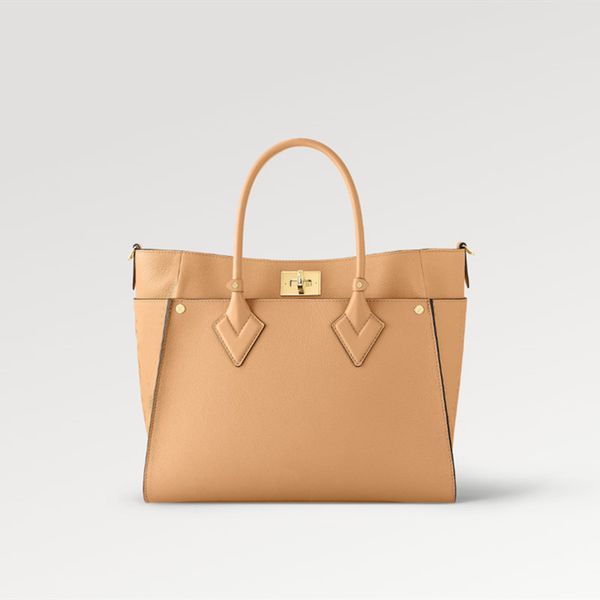 explosion women's bags handbag m22226 m22225 on my side gm calf leather perforated handles arizona beige gold hook zip black luxury des
explosion women's bags handbag m22226 m22225 on my side gm calf leather perforated handles arizona beige gold hook zip black luxury des