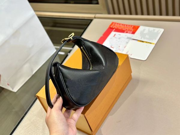 2023 new advanced designer women's luxury underarm bag fashion leather production shoulder strap tramp wallet
2023 new advanced designer women's luxury underarm bag fashion leather production shoulder strap tramp wallet