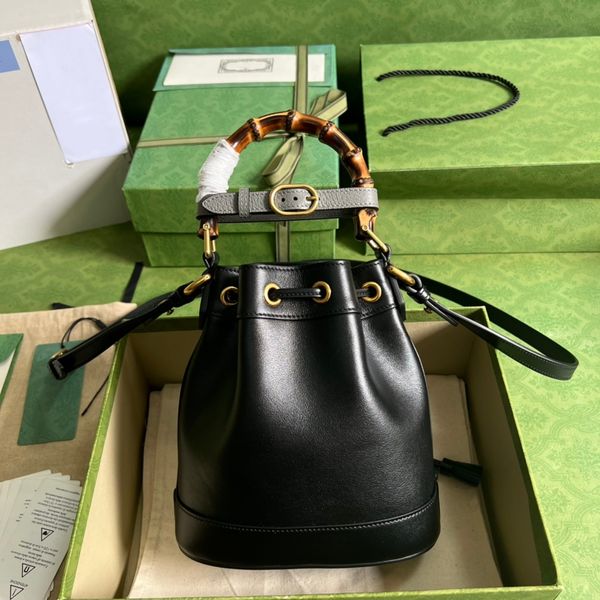 10a designer bucket bag fashion shoulder crossbody bag luxury mini handbag bamboo handle decoration tote luxury shopping bags with box
10a designer bucket bag fashion shoulder crossbody bag luxury mini handbag bamboo handle decoration tote luxury shopping bags with box
