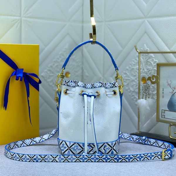 nano noe m82386 summer color tracing coated canvas cowhide 7a tote bag bucket crossbody bag women purse wallet wholesale price loveyou
nano noe m82386 summer color tracing coated canvas cowhide 7a tote bag bucket crossbody bag women purse wallet wholesale price loveyou