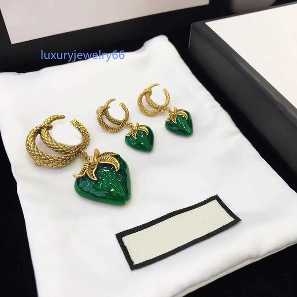 fashion jewelry strawberry earrings luxury designer pendant brooch ladies party gift with box, Silver
fashion jewelry strawberry earrings luxury designer pendant brooch ladies party gift with box, Silver