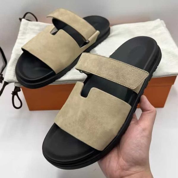 luxury designer chypre sandals leather slippers slides women men flat bottom slippers summer fashion outdoor loafers 35-46 with box no450, Black
luxury designer chypre sandals leather slippers slides women men flat bottom slippers summer fashion outdoor loafers 35-46 with box no450, Black