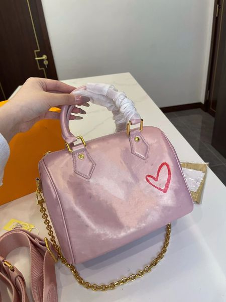 2023 exquisite handbag fashion simple throw pillow design shell fashion sheepskin pearlescent pink embossed sheepskin soft texture detachabl
2023 exquisite handbag fashion simple throw pillow design shell fashion sheepskin pearlescent pink embossed sheepskin soft texture detachabl