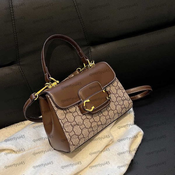 totes saddle bag horse buckle handbag 2023 new high-end small fashion fashion contrast color shoulder crossbody bagqwertyui45
totes saddle bag horse buckle handbag 2023 new high-end small fashion fashion contrast color shoulder crossbody bagqwertyui45