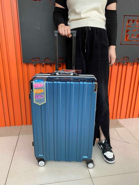 suitcase 22 inches 26 rolling luggage travel suitcases hard shell bags on wheels carry trolley bag suitcase fashion 230803
suitcase 22 inches 26 rolling luggage travel suitcases hard shell bags on wheels carry trolley bag suitcase fashion 230803