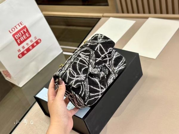 new classics mini cf bag 5a women's bags designer bags shoulder bags luxury fashion genuine leather messenger chain bags handbag totes
new classics mini cf bag 5a women's bags designer bags shoulder bags luxury fashion genuine leather messenger chain bags handbag totes