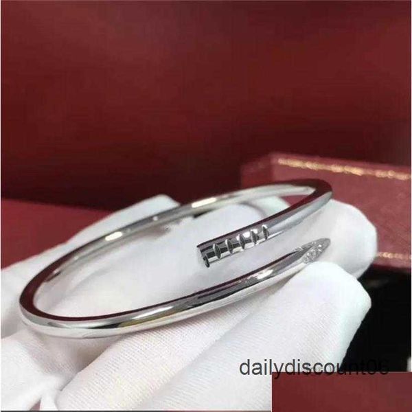 bangle fashion gold sier black steel nail bracelet inlay diamond screw cuff bracelets women men love jewelry gift 16 19264i dh9q5
bangle fashion gold sier black steel nail bracelet inlay diamond screw cuff bracelets women men love jewelry gift 16 19264i dh9q5