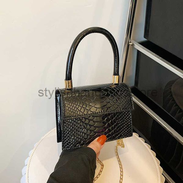 shoulder fashionable and personalized minimalist internet celebrity handbag autumn 2023 new westernized one shoulder small square casual ba
shoulder fashionable and personalized minimalist internet celebrity handbag autumn 2023 new westernized one shoulder small square casual ba