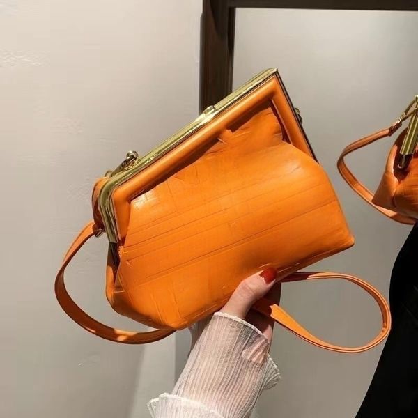 designer handbags 2023 clutch bag metal hemming genuine leather new fashion women handbag
designer handbags 2023 clutch bag metal hemming genuine leather new fashion women handbag