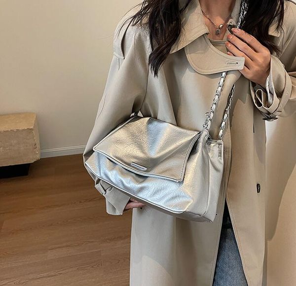 Factory wholesale ladies' shoulder bags 3 colors clamshell large-capacity leather chain bag street fashion silver handbag soft embossed leather handbags 3073#, Black
Factory wholesale ladies' shoulder bags 3 colors clamshell large-capacity leather chain bag street fashion silver handbag soft embossed leather handbags 3073#, Black