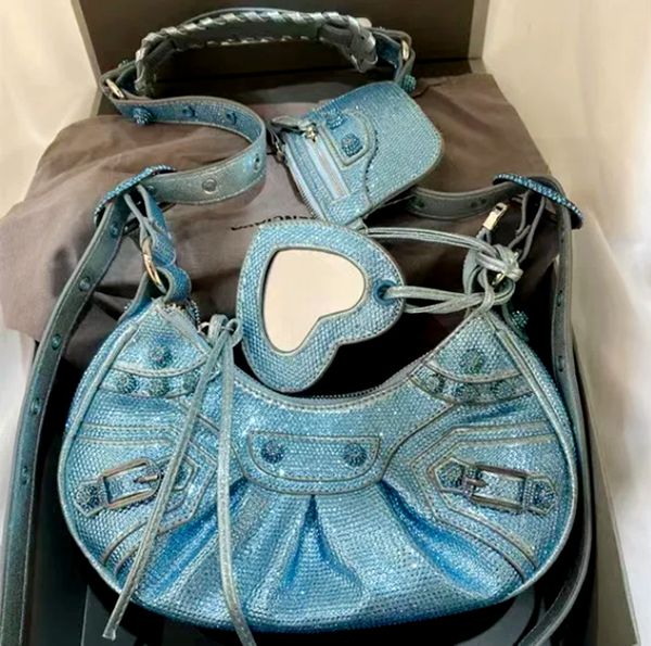 women's motorcycle half moon le cagole pochette bag mens designer bag diamond purse luxury tote handbag multifunction clutch summer tra
women's motorcycle half moon le cagole pochette bag mens designer bag diamond purse luxury tote handbag multifunction clutch summer tra