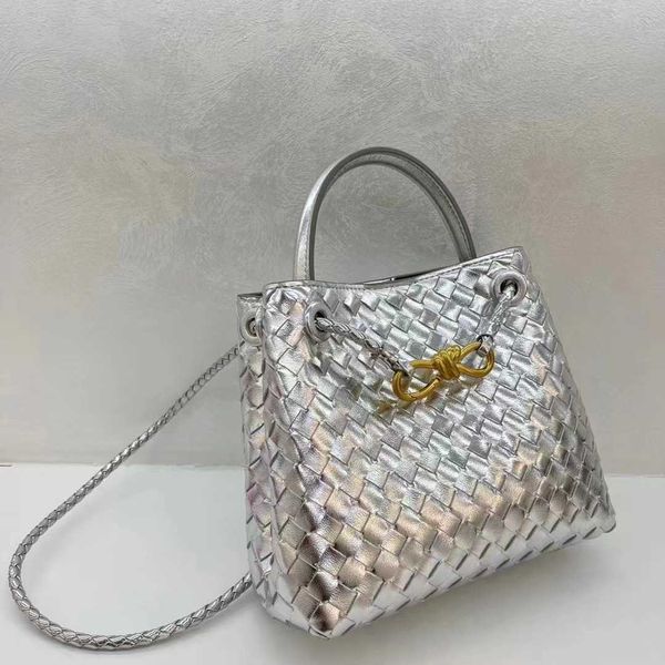 abottegas tote bag vneta jodie mini teen intrecciato designer summer cowhide woven bag handbag large capacity shoulder bag cross body bag
abottegas tote bag vneta jodie mini teen intrecciato designer summer cowhide woven bag handbag large capacity shoulder bag cross body bag