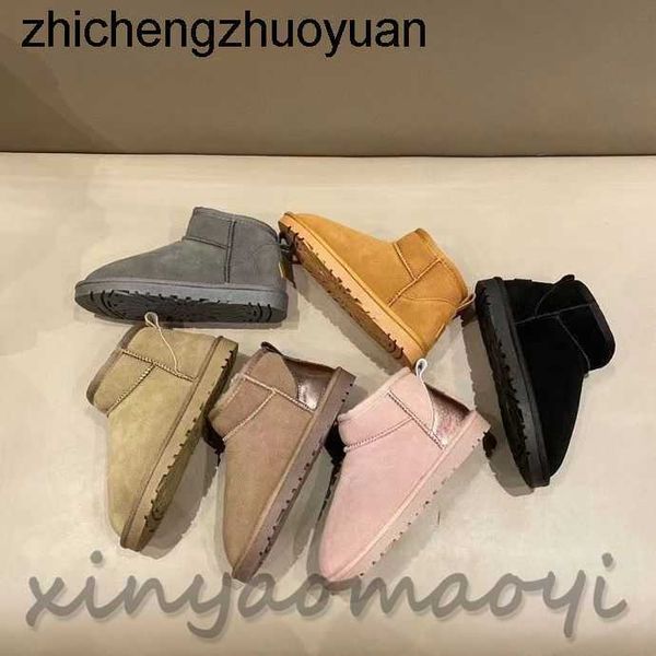 new 23ss uggitys designer snow boots fashion brand shoes thin soled cotton low heels winter comfort warmth australian snow mens womens boots, Black
new 23ss uggitys designer snow boots fashion brand shoes thin soled cotton low heels winter comfort warmth australian snow mens womens boots, Black