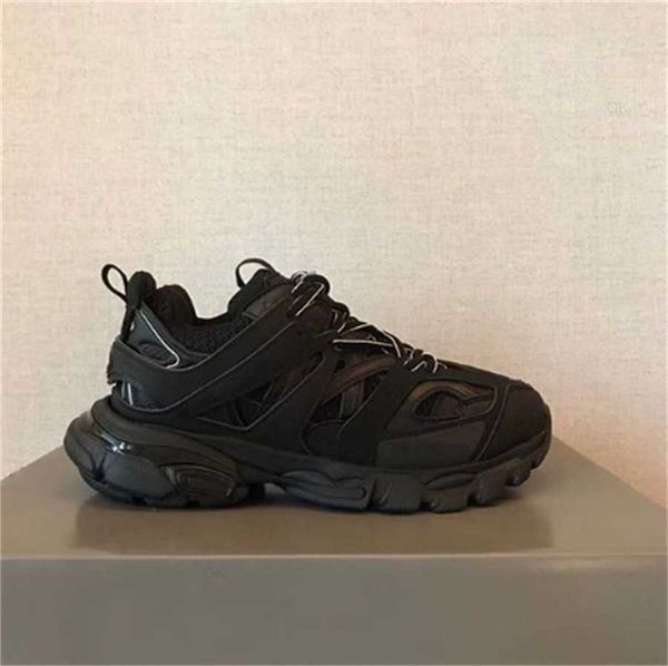 designer tracks casual shoes track 3 3.0 triple white black mans sneakers gomma leather trainer nylon printed platform trainers women
designer tracks casual shoes track 3 3.0 triple white black mans sneakers gomma leather trainer nylon printed platform trainers women