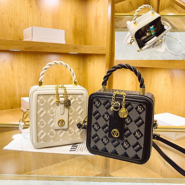 wholesale ladies shoulder bags 2 styles thickened shaped embossed box handbags elegant solid color leather mobile phone bag sweet letter emb
wholesale ladies shoulder bags 2 styles thickened shaped embossed box handbags elegant solid color leather mobile phone bag sweet letter emb