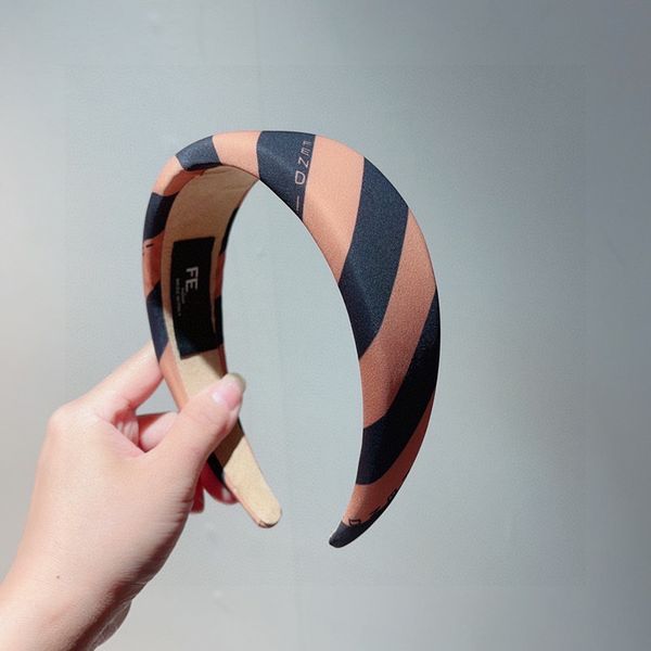 luxury f designers women brown mix black headbands fashion hair hoops quality girls sports makeup headband no box, Silver
luxury f designers women brown mix black headbands fashion hair hoops quality girls sports makeup headband no box, Silver