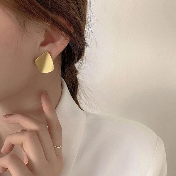 2023 earrings cold wind high-end sense temperament earrings european and american vintage metal geometric silver pin stud earrings women, Golden;silver
2023 earrings cold wind high-end sense temperament earrings european and american vintage metal geometric silver pin stud earrings women, Golden;silver