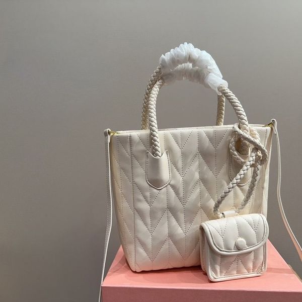 designer tote bag rucksacks for women designer bag handbag wicker bag fashion trend casual party chain designer messenger bag
designer tote bag rucksacks for women designer bag handbag wicker bag fashion trend casual party chain designer messenger bag