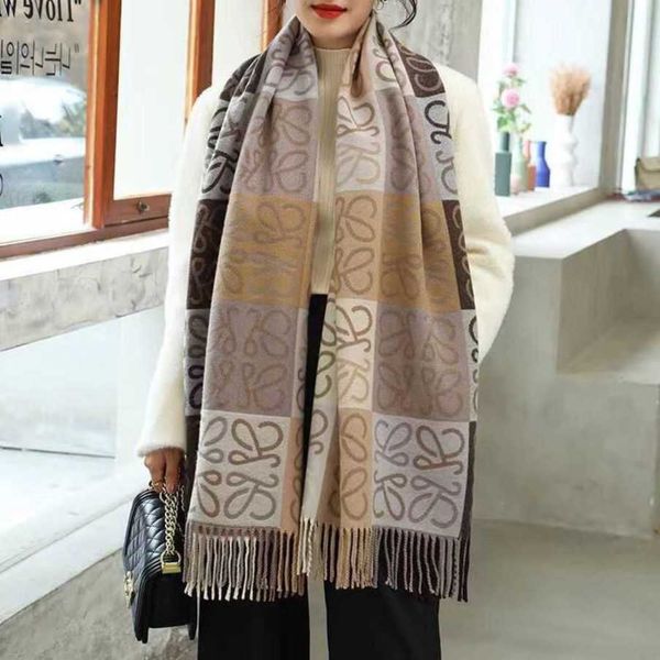 designer cashmere warm scarf old flower imitation wool scarf women's rowe checkerboard double sided elegant shawl autumn/winter classic, Blue;gray
designer cashmere warm scarf old flower imitation wool scarf women's rowe checkerboard double sided elegant shawl autumn/winter classic, Blue;gray
