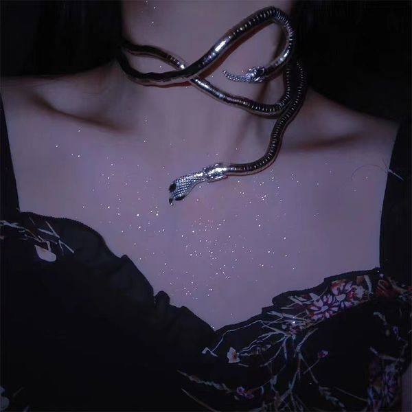 men and women personality entangled snake shaped necklace european and american insets cool and niche design spicy girl dark black chokers c, Golden;silver
men and women personality entangled snake shaped necklace european and american insets cool and niche design spicy girl dark black chokers c, Golden;silver