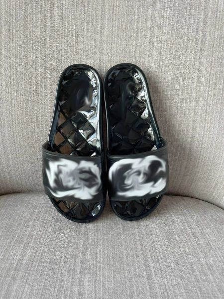 2023 new fashion summer women slippers sandals clear rubber crystal sandal shoes retro platform flip flops men flat slide designer, Black
2023 new fashion summer women slippers sandals clear rubber crystal sandal shoes retro platform flip flops men flat slide designer, Black