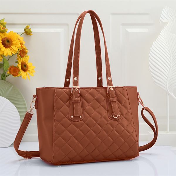 fashion classic handbag shoulder bag messenger bag advanced texture atmospheric versatile rhombus bag underarm bag
fashion classic handbag shoulder bag messenger bag advanced texture atmospheric versatile rhombus bag underarm bag