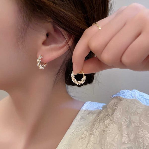 charm 2023 new simple temperament circle pearl earrings fashion small versatile earrings women's jewelry wedding party gift r230804, Golden
charm 2023 new simple temperament circle pearl earrings fashion small versatile earrings women's jewelry wedding party gift r230804, Golden