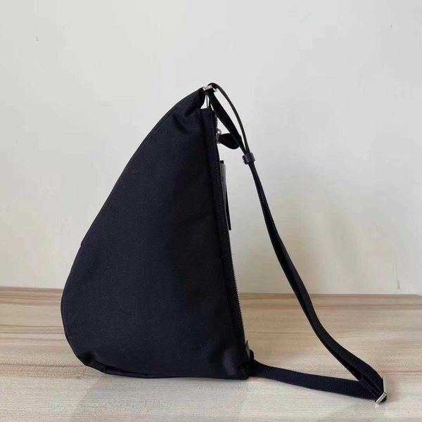 the row japanese and korean half round nylon casual women's bag crescent bag underarm half moon bag crossbody bag fashion banana bag
the row japanese and korean half round nylon casual women's bag crescent bag underarm half moon bag crossbody bag fashion banana bag
