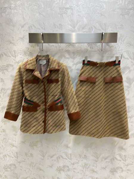designer women sets fashion girl two piece dress size s-l jacquard lapel mid length jacket and metal embellished a-line skirt july29, White
designer women sets fashion girl two piece dress size s-l jacquard lapel mid length jacket and metal embellished a-line skirt july29, White