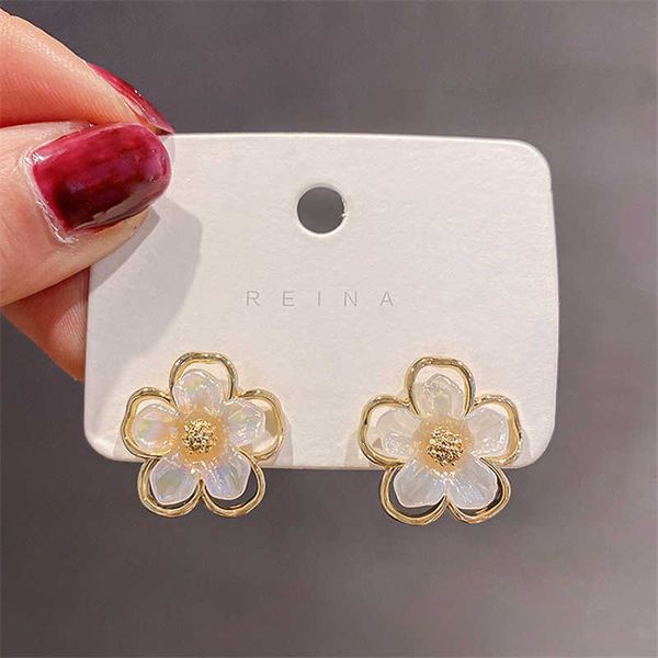 charm resin flower stud earrings fashion female temperament beautiful elegant jewelry simple sweet girl women's accessories r230804, Golden
charm resin flower stud earrings fashion female temperament beautiful elegant jewelry simple sweet girl women's accessories r230804, Golden