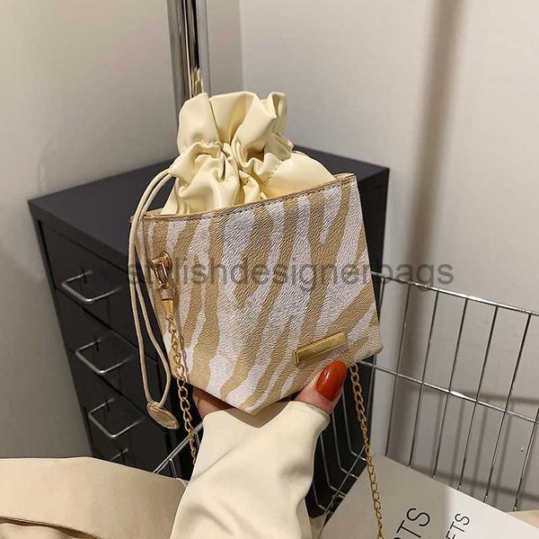 netizen spring new korean version small square foreign style one crossbody chain bag texture bagstylishdesignerbags
netizen spring new korean version small square foreign style one crossbody chain bag texture bagstylishdesignerbags