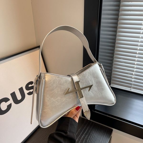 wholesale ladies shoulder bag 4 colors niche design silver handbag personalized silver buckle handbags simple solid color leather mobile pho, Black;red
wholesale ladies shoulder bag 4 colors niche design silver handbag personalized silver buckle handbags simple solid color leather mobile pho, Black;red