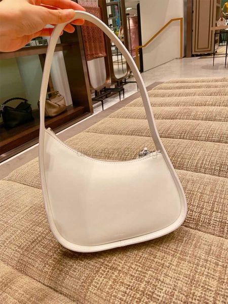 the row half moon bag summer minimalist kendou same design one shoulder underarm bag leather handbag women's bag the row bag
the row half moon bag summer minimalist kendou same design one shoulder underarm bag leather handbag women's bag the row bag