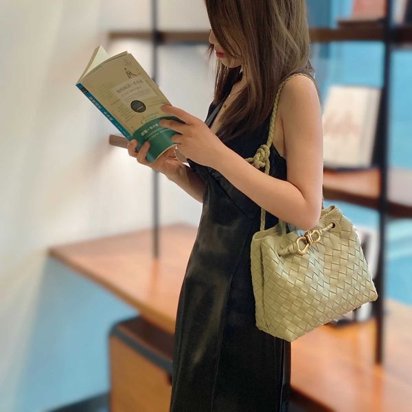 abottegas tote bag vneta jodie mini teen intrecciato designer woven diamond grid vegetable basket bag large capacity shoulder crossbody hand
abottegas tote bag vneta jodie mini teen intrecciato designer woven diamond grid vegetable basket bag large capacity shoulder crossbody hand