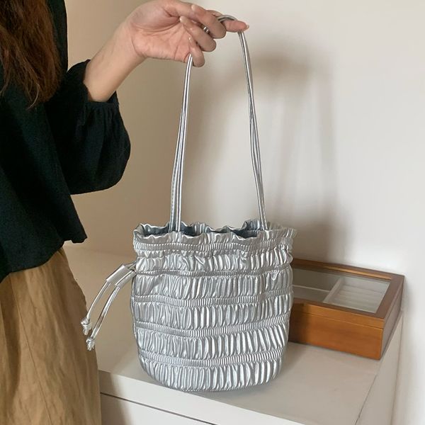 evening bags silver pleated drawstring shoulder bucket bag designer soft pu leather small handbags female casual purse underarm 230803
evening bags silver pleated drawstring shoulder bucket bag designer soft pu leather small handbags female casual purse underarm 230803