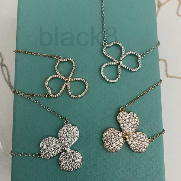 pendant necklaces designer s925 sterling silver diamond necklace for women's lucky clover collar chain with small style design and high
pendant necklaces designer s925 sterling silver diamond necklace for women's lucky clover collar chain with small style design and high