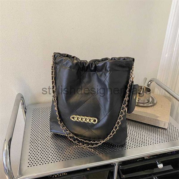 shoulder bags new xiaoxiangfeng lingge chain bag 2022 fashionable and simple foreign solid color bucket bag large capacity women's bags
shoulder bags new xiaoxiangfeng lingge chain bag 2022 fashionable and simple foreign solid color bucket bag large capacity women's bags