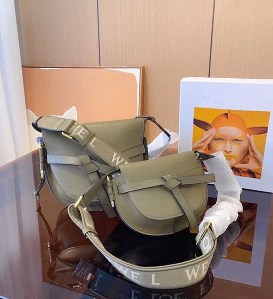 evening bags designer saddles bag women's shoulder handbag lowe high-end real cowhide bow clamshell wallet fashion luxury alphabet broa
evening bags designer saddles bag women's shoulder handbag lowe high-end real cowhide bow clamshell wallet fashion luxury alphabet broa