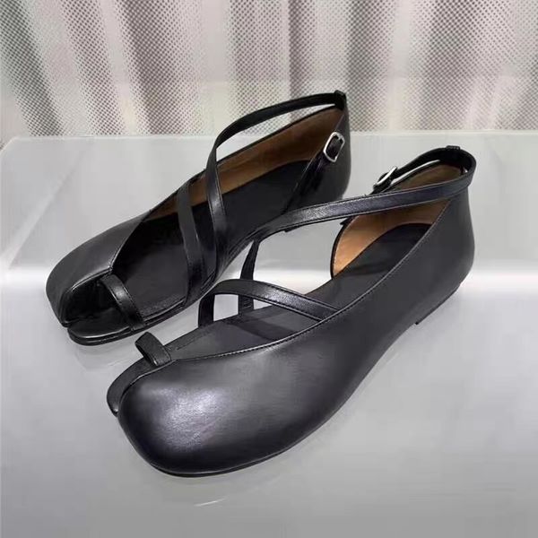 dress shoes 2023 spring brand cross belt buckle flat sandal's leather split toe ninja trotters heel hollow single 230803, Black
dress shoes 2023 spring brand cross belt buckle flat sandal's leather split toe ninja trotters heel hollow single 230803, Black