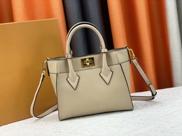 designer leather handbag, women's on my side handbag. luxury shopping bag, high-quality shoulder bag, shoulder bag size 25 x 20 x 12cm
designer leather handbag, women's on my side handbag. luxury shopping bag, high-quality shoulder bag, shoulder bag size 25 x 20 x 12cm