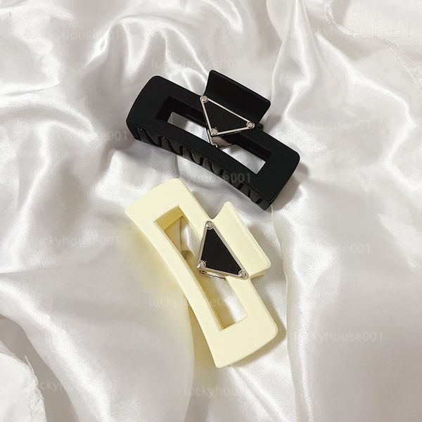 luxury clamp designer women triangle p-letter classic versatile casual hair clip fashion black shark hair clip women's party gifts vari, Slivery;golden
luxury clamp designer women triangle p-letter classic versatile casual hair clip fashion black shark hair clip women's party gifts vari, Slivery;golden