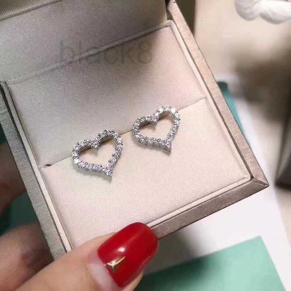 charm designer women's heart shaped fashion light luxury versatile earrings d91e, Golden
charm designer women's heart shaped fashion light luxury versatile earrings d91e, Golden