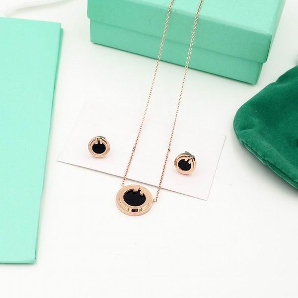 2023 lovely cute long rose gold thin stainless steel chain black crystal round plate design women necklace earrings suit with dust bag and b
2023 lovely cute long rose gold thin stainless steel chain black crystal round plate design women necklace earrings suit with dust bag and b