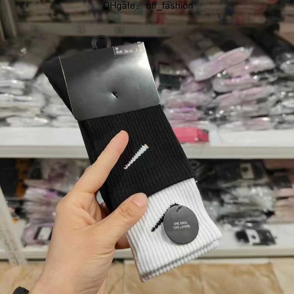 fashion brand mens cotton socks classic black white women men breathable cotton mixing football basketball sports ankle sock winter for male
fashion brand mens cotton socks classic black white women men breathable cotton mixing football basketball sports ankle sock winter for male